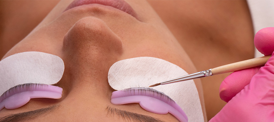 Le Trio Parfait : Rehaussement de Cils, Teinture et Soin Botox pour un Regard Éblouissant